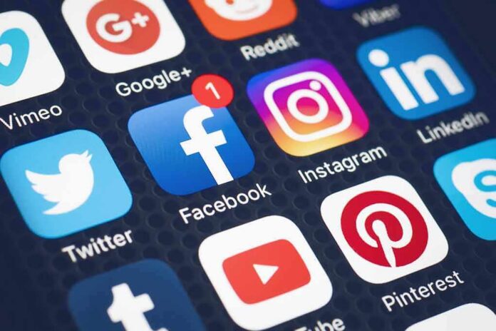 shutterstock_573033001 Smartphone screen showing social media app icons
